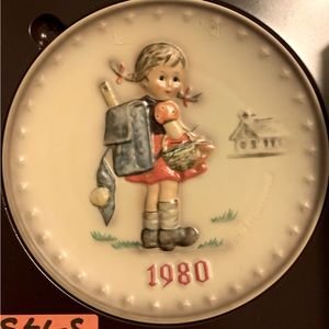 NIB Vintage Collectible MJ Hummel 1980 bas relief Plate School Girl Wall Decor